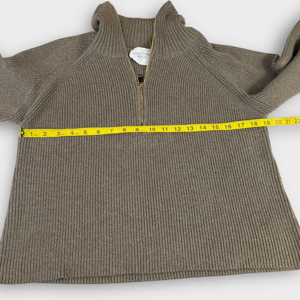 Hyacinth House Quinlan Quarter Zip Cropped Sweater in Mushroom Size Small - Picture 7 of 7